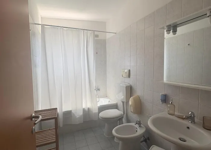 Angela S Corner Arezzo